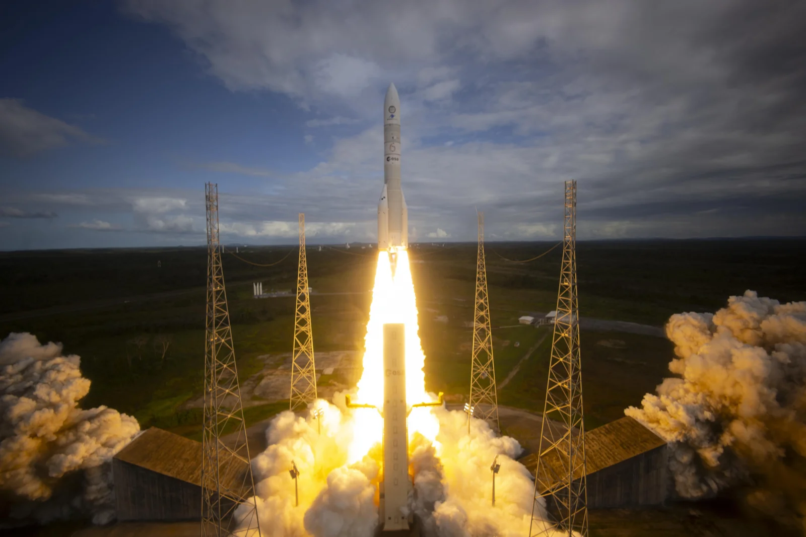 ³Cat-4 lifts off from French Guiana